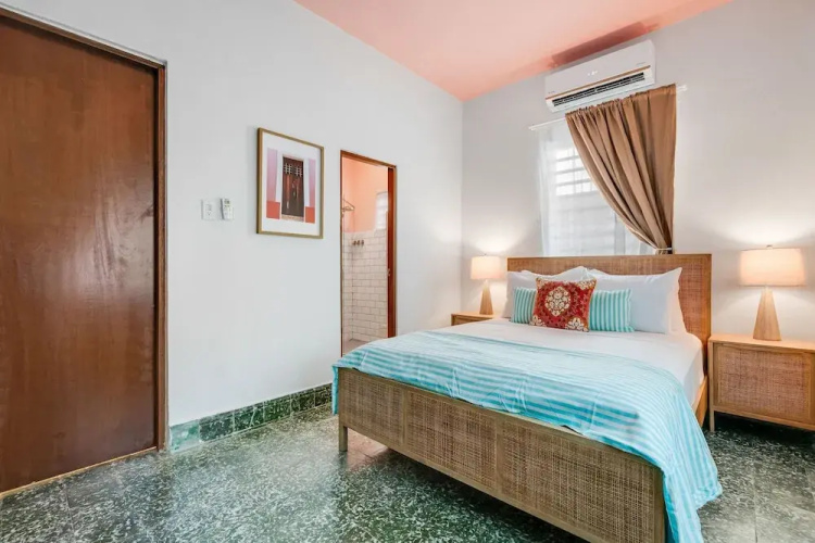 Chic Apartment Pool Parking in Central Condado