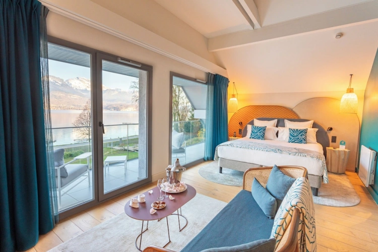 Standard Double room with lake view