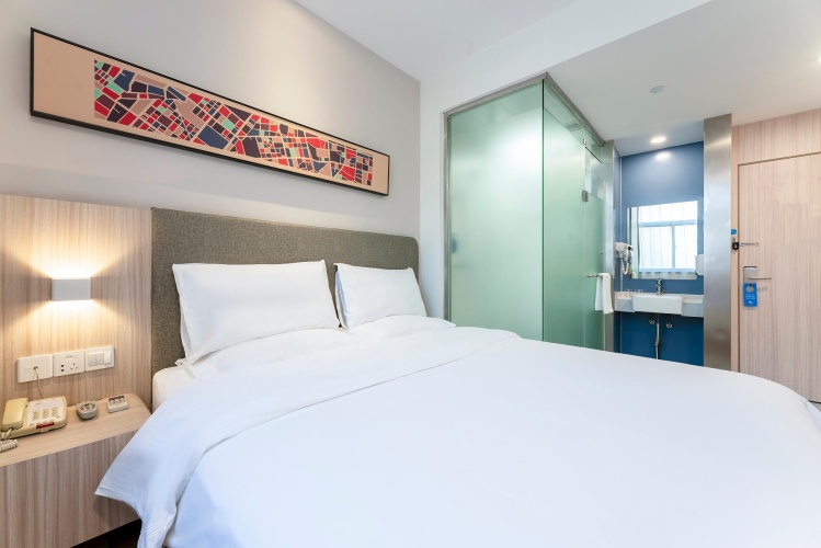 Standard Double room with street view