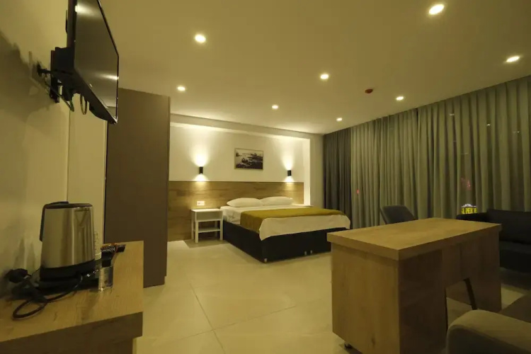 Tut Hotel
