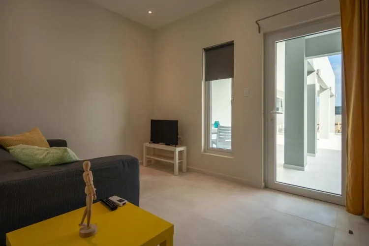 Hideout Suites - steps from Eagle Beach