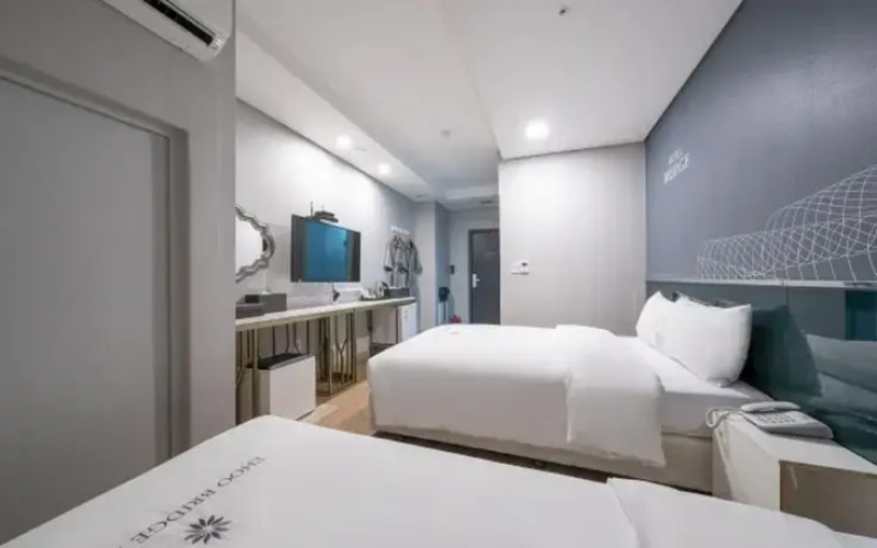 Hotel Bridge