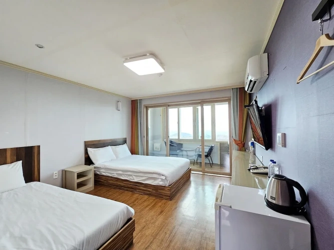 Standard room with mountain view