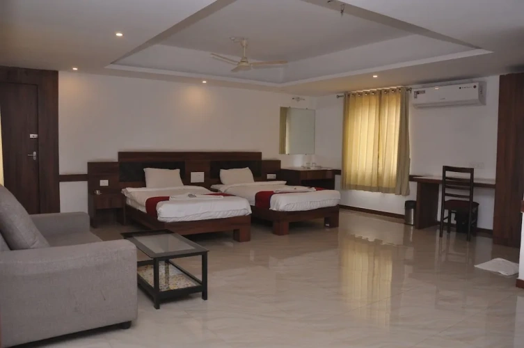 Luxury Single Suite