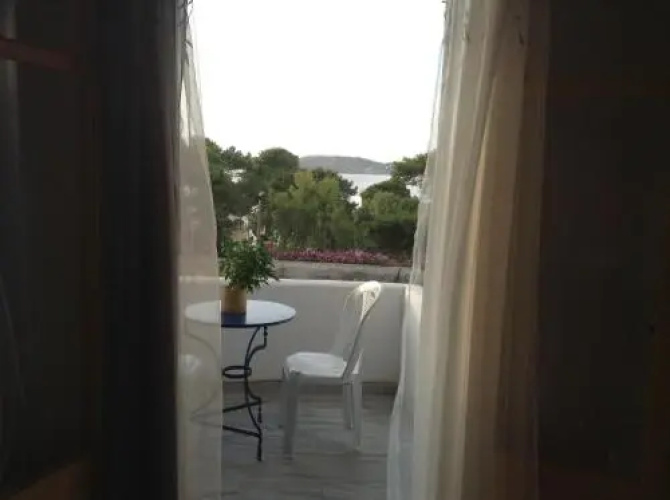 Nikoletta Rooms