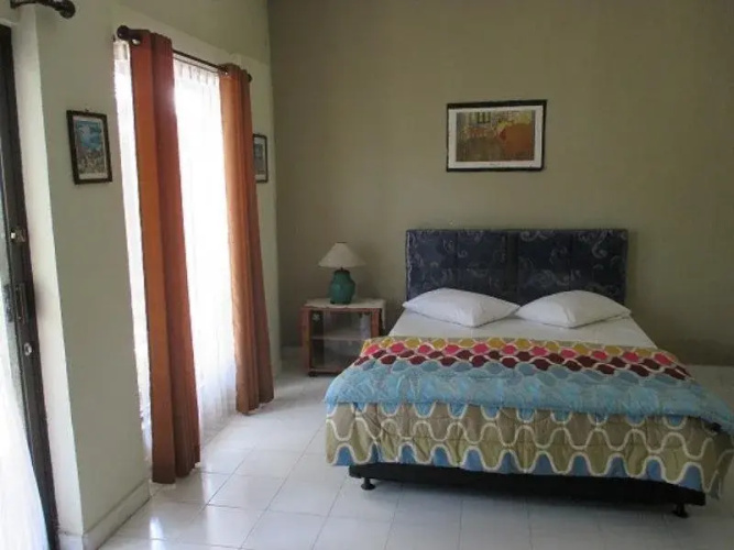 Nirwana Guest House & Villa