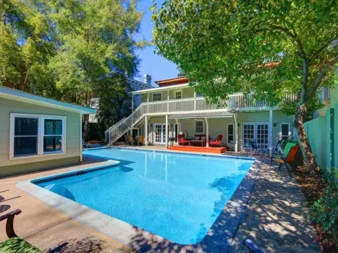 4 Bedrooms Cottage