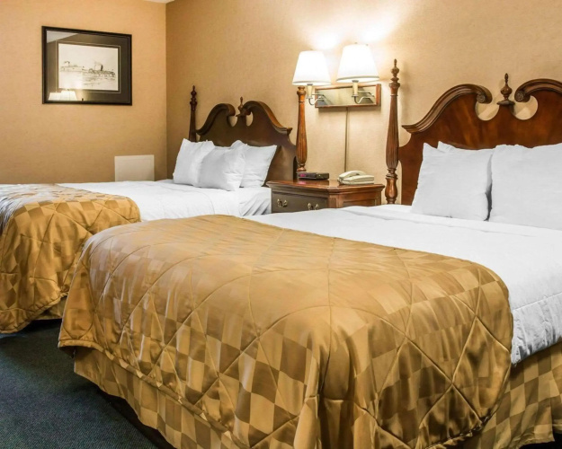 Clarion Hotel Mackinaw City Beachfront