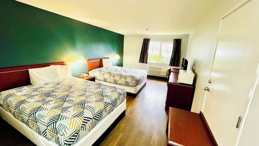 Standard Quadruple Suite
