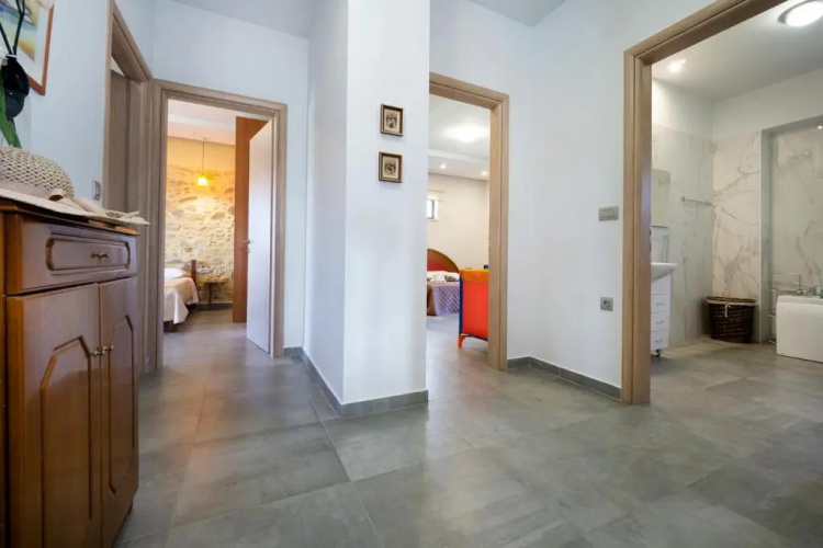 Iridanos Villa