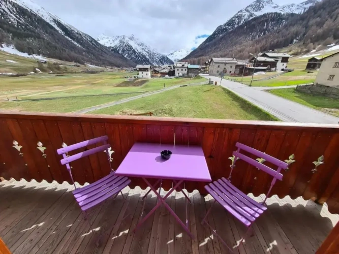 Apartment with mountain view