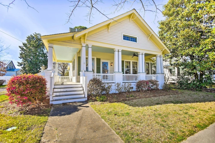 4 Bedrooms Cottage