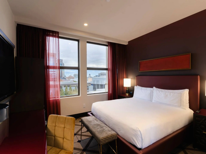 Standard Double room with city view