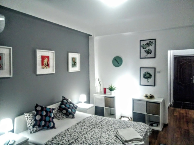 Central Bright Modern Studio