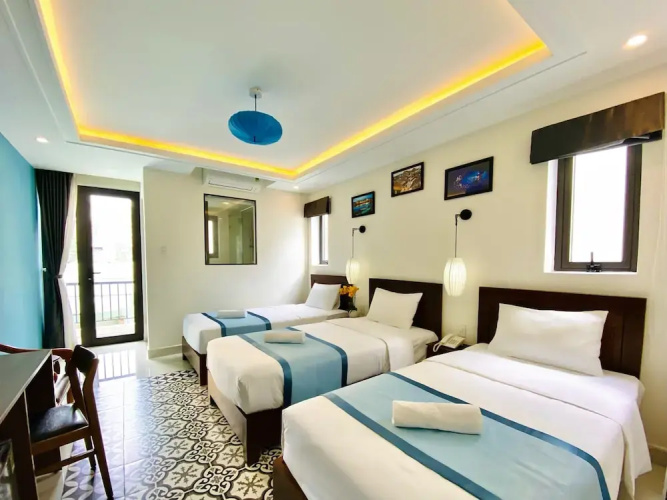 Grand Holiday Villa