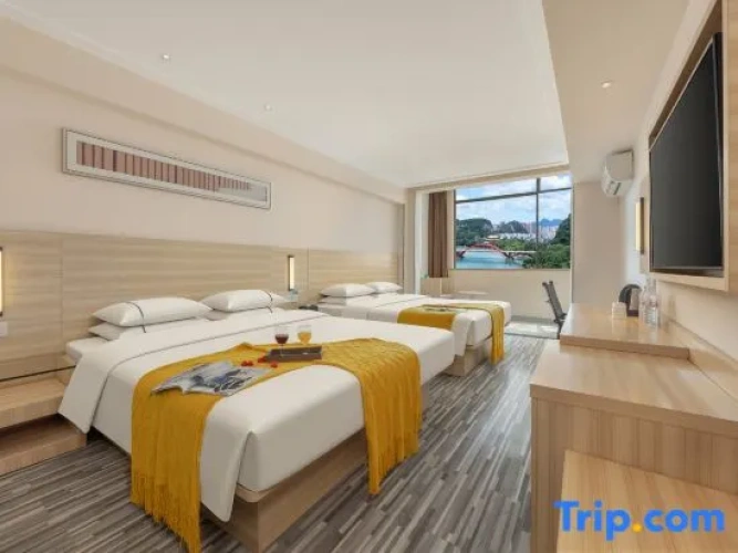 Standard Twin room with river view