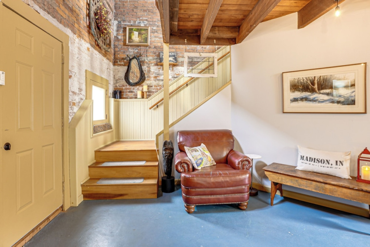 1 Block to Main St: 'second Street Carriage House'