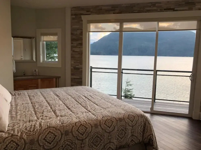 The Lodge on Harrison Lake