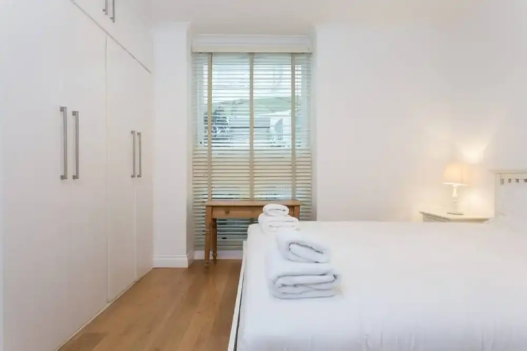 Spacious 2 Bed Flat by Hyde Park