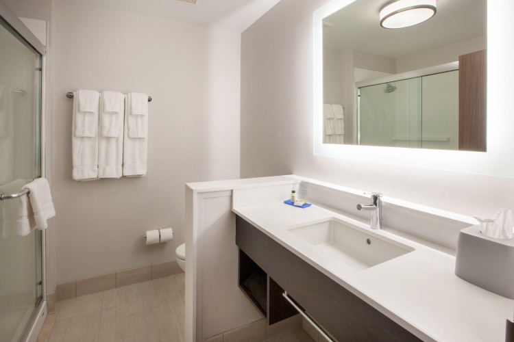 Holiday Inn Express & Sts Palm Desert - Millennium photo 11