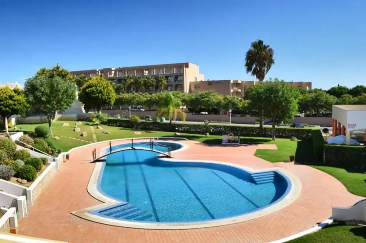 Townhouse 700m from Sao Rafael Beach