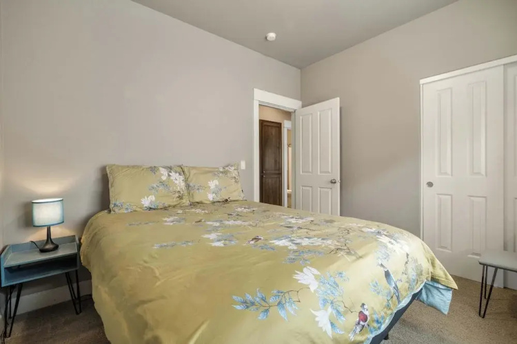Hot-tub, Pet-friendly, 30 min to Mt Bachelor!