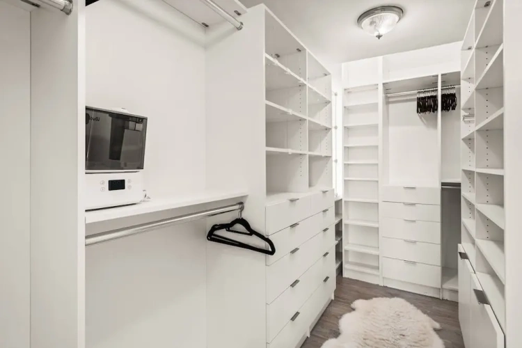 3 Bedrooms Apartment