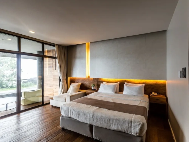 Deluxe room with balcony and oceanfront