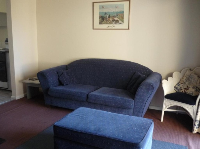 2 Bedrooms Bungalow