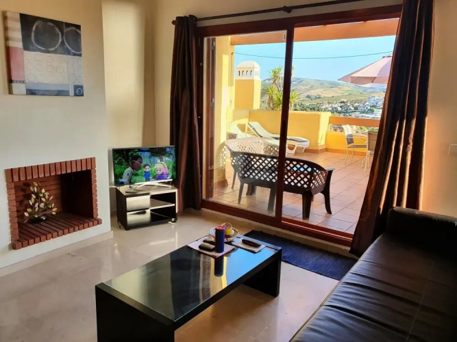 3 Bed Penthouse - Sleeps 8 - Pool - Sea View