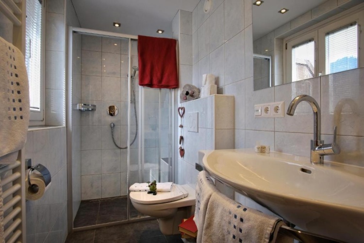 Suite with lake view