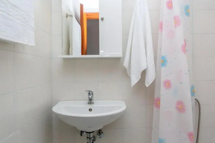Apiranthian house II (3 BDRM)