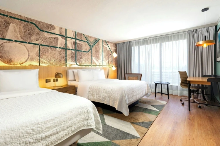 Deluxe Quadruple room with city view