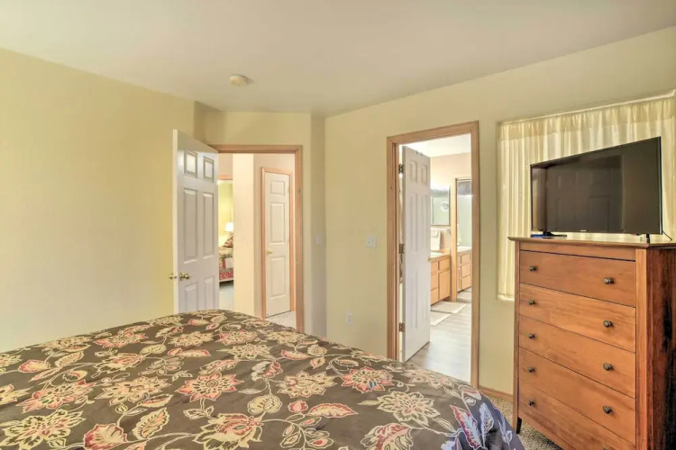 Rustic Klamath Falls Retreat w/ Private Deck!