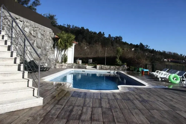 4 Bedrooms Cottage