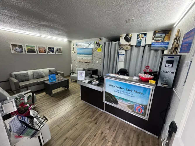 Englewood Inn & Suites