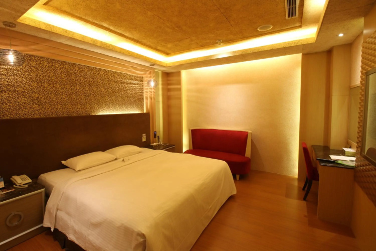 R7 Eco Hotel