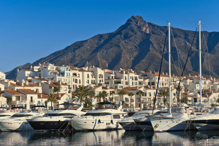 Beachside Luxury 2 bedroom apartment, Puerto Banus