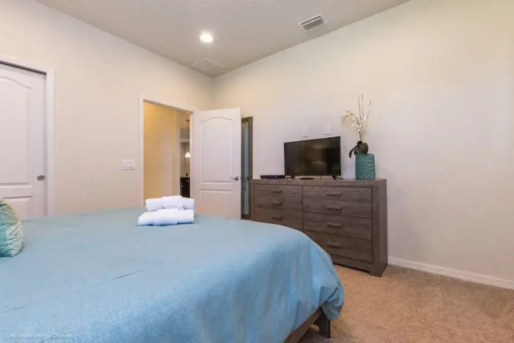 Lima Avenue Villa Windsor At Westside 2