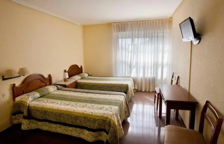 Standard Triple room