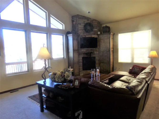 Prospector Village 4 Bed 3 Bath