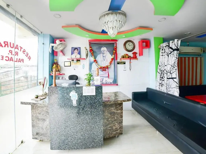 OYO 14993 Rp Palace
