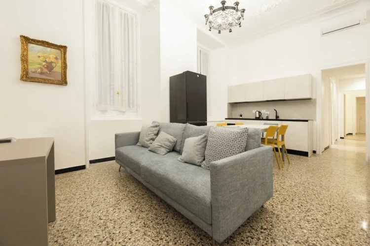 5 Bedrooms Apartment with balcony