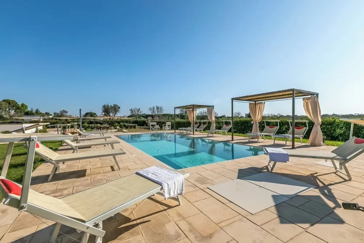 Villa Elysium With Pool And Garden