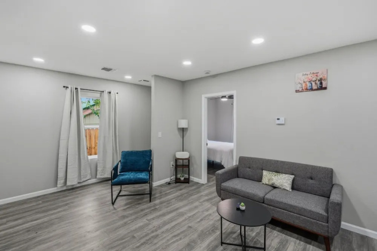 Spacious 3BR Retreat Near Downtown River Walk
