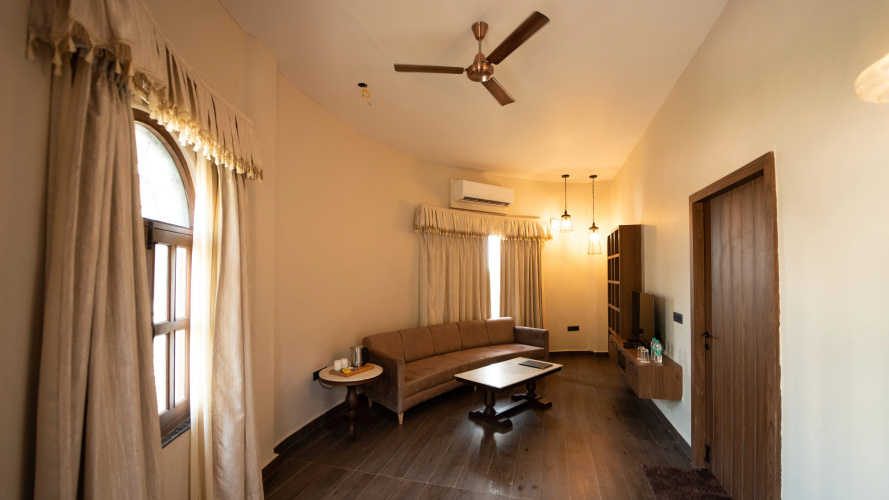 Narwar Lakefront Resort