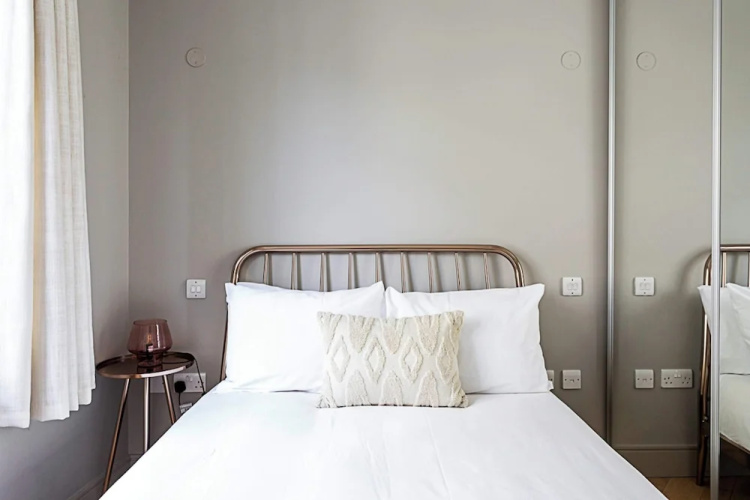 Modern Brentford Flat