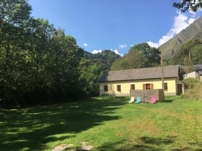 5 Bedrooms Cottage