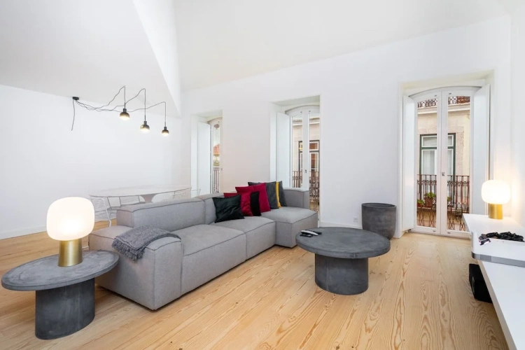 3 Bedrooms Apartment