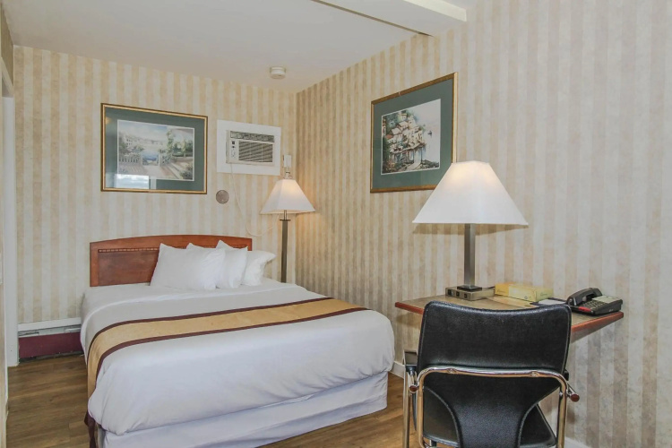 Canadas Best Value Inn Calgary Chinook Station